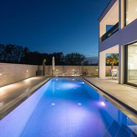 Luxury Villa Weiss - Malinska - Heated Pool - Central Floor Heating In Winter Екстер'єр фото