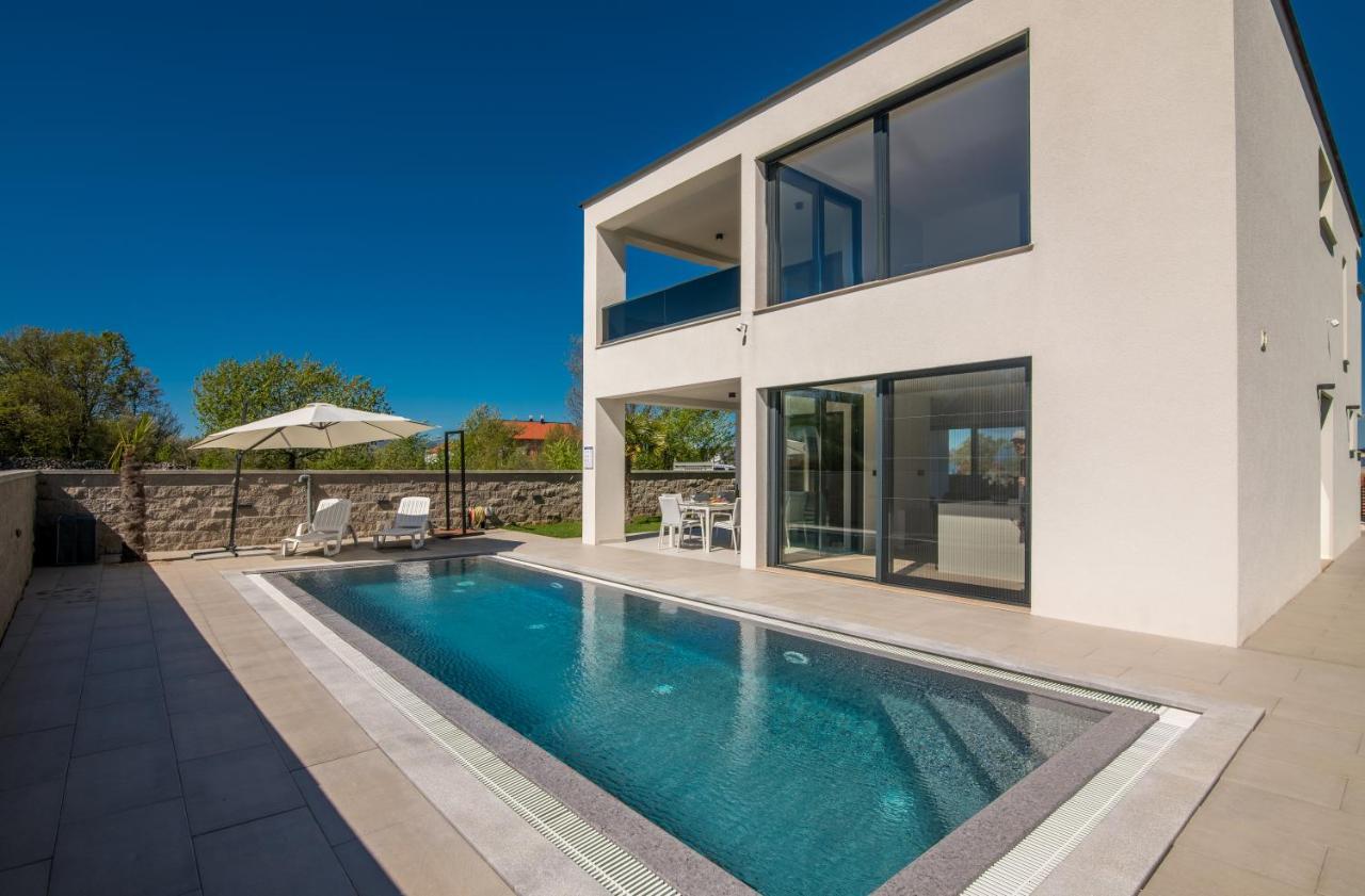 Luxury Villa Weiss - Malinska - Heated Pool - Central Floor Heating In Winter Екстер'єр фото