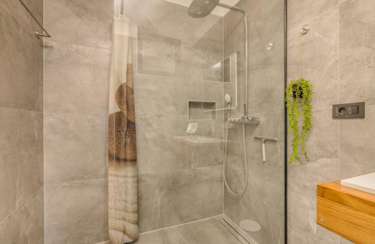 Luxury Villa Weiss - Malinska - Heated Pool - Central Floor Heating In Winter Екстер'єр фото