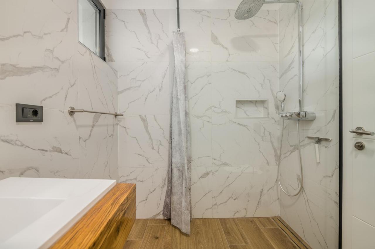 Luxury Villa Weiss - Malinska - Heated Pool - Central Floor Heating In Winter Екстер'єр фото