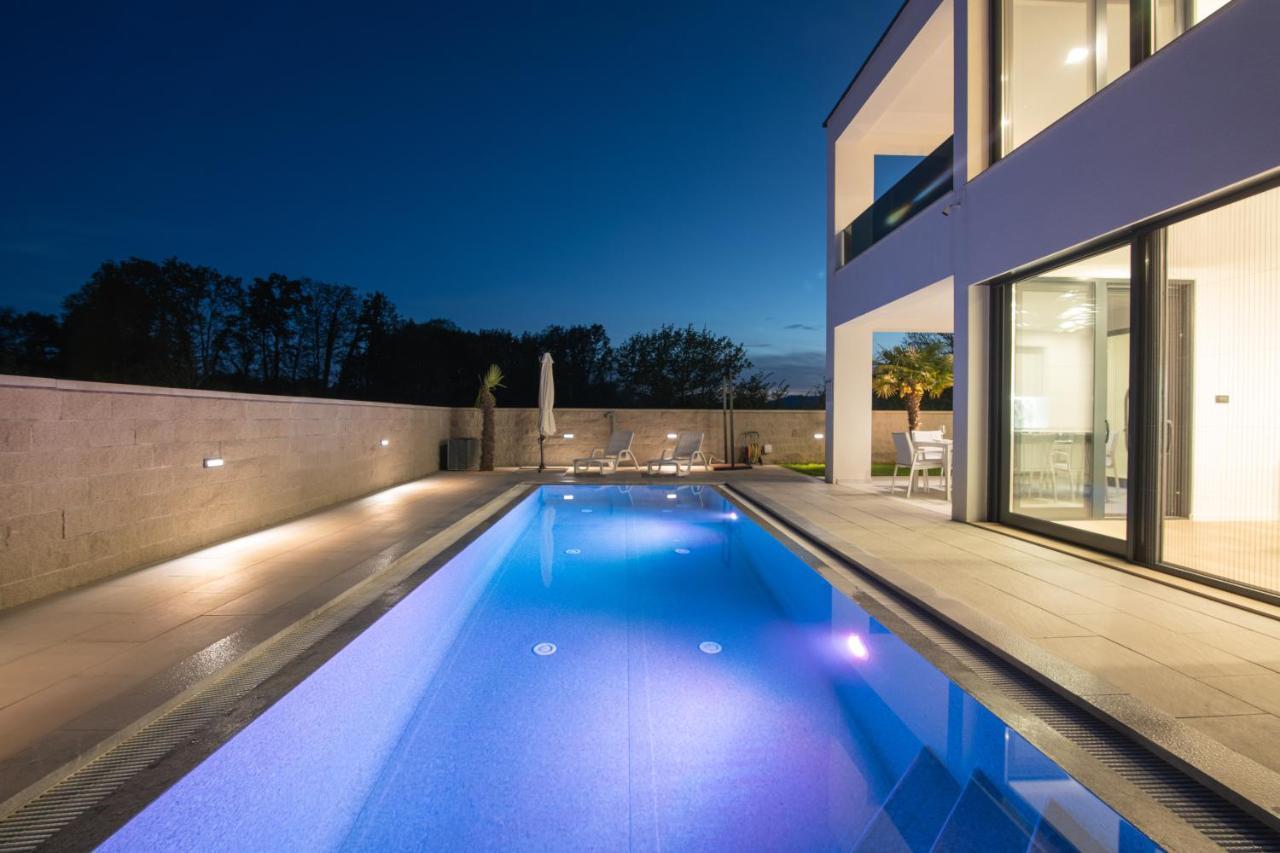 Luxury Villa Weiss - Malinska - Heated Pool - Central Floor Heating In Winter Екстер'єр фото