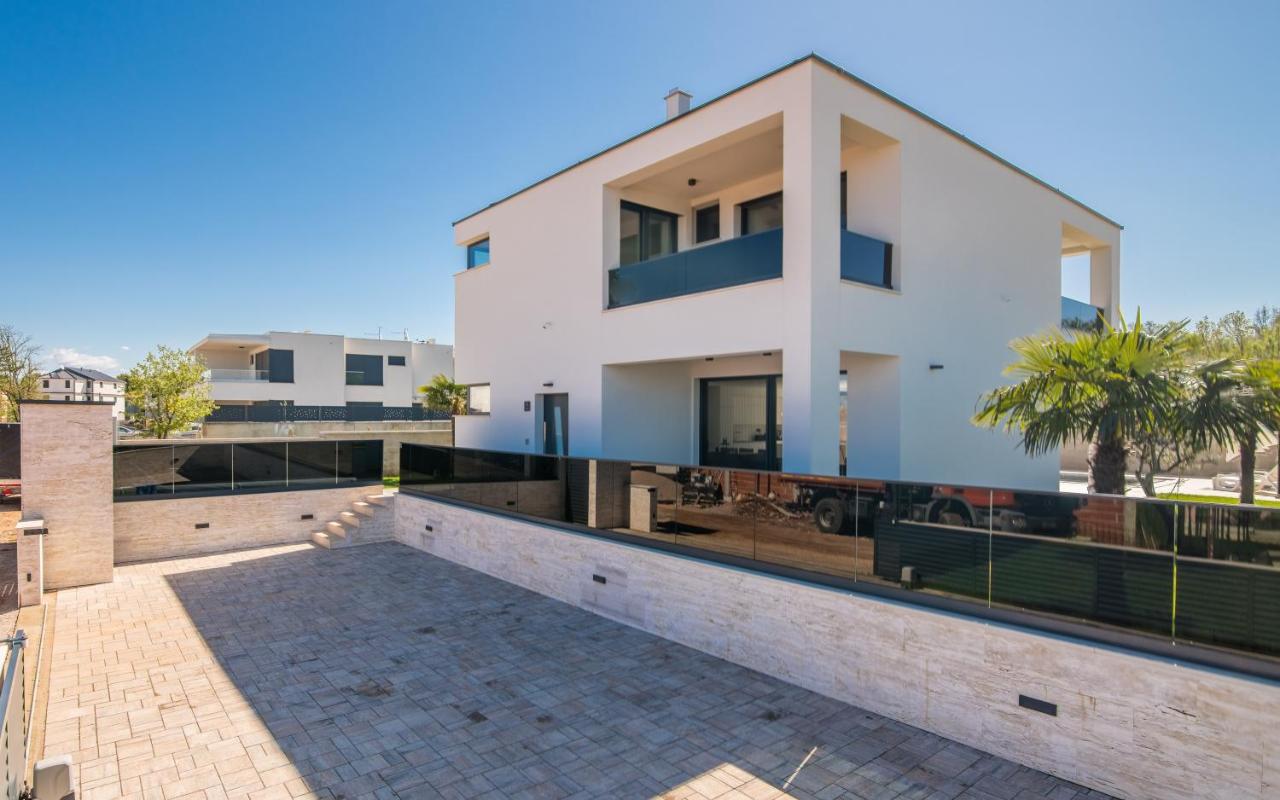 Luxury Villa Weiss - Malinska - Heated Pool - Central Floor Heating In Winter Екстер'єр фото