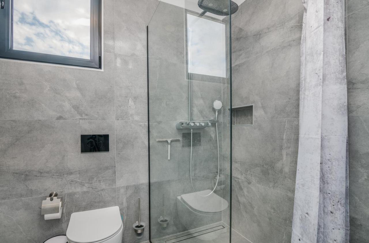Luxury Villa Weiss - Malinska - Heated Pool - Central Floor Heating In Winter Екстер'єр фото