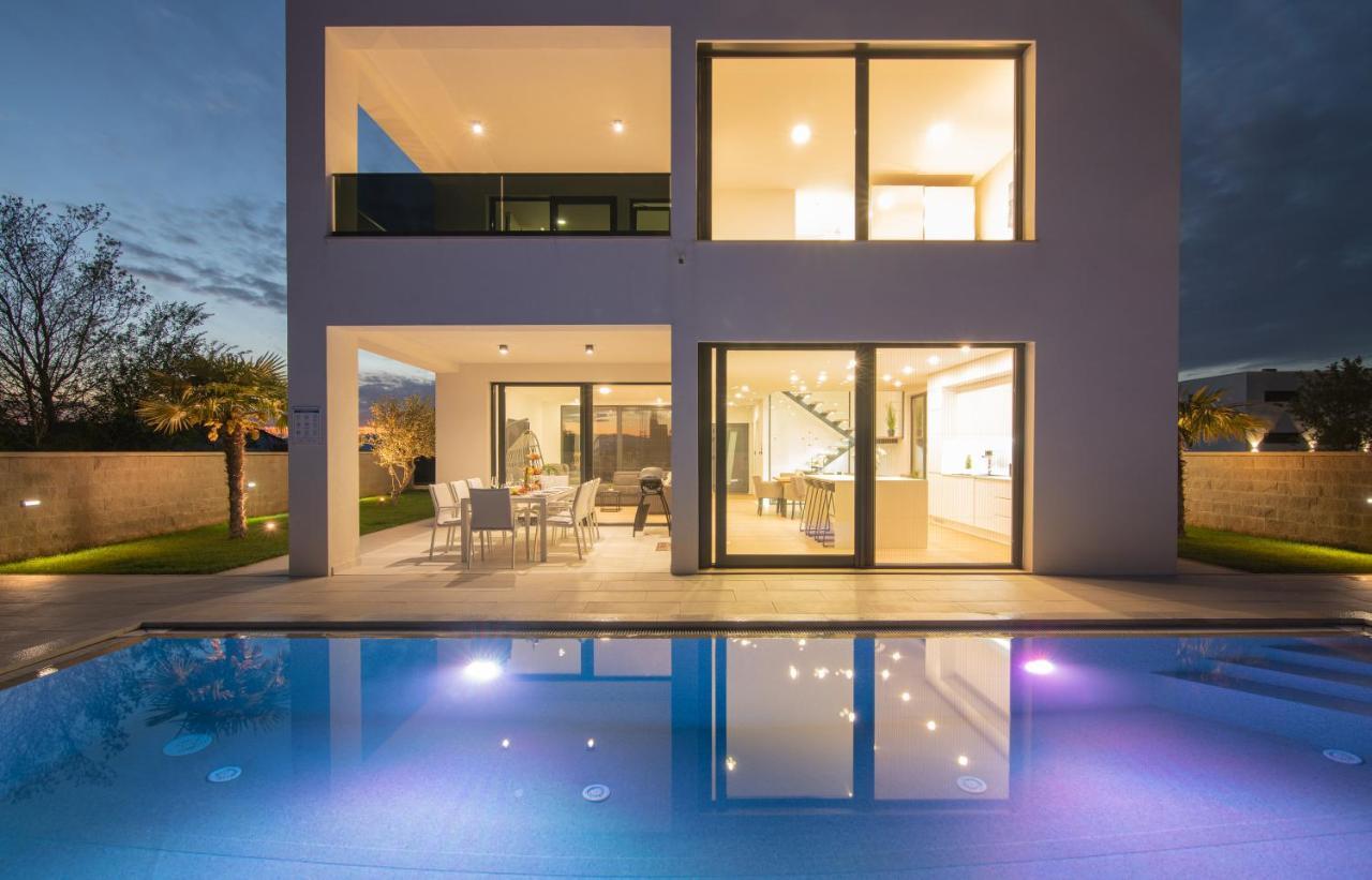 Luxury Villa Weiss - Malinska - Heated Pool - Central Floor Heating In Winter Екстер'єр фото