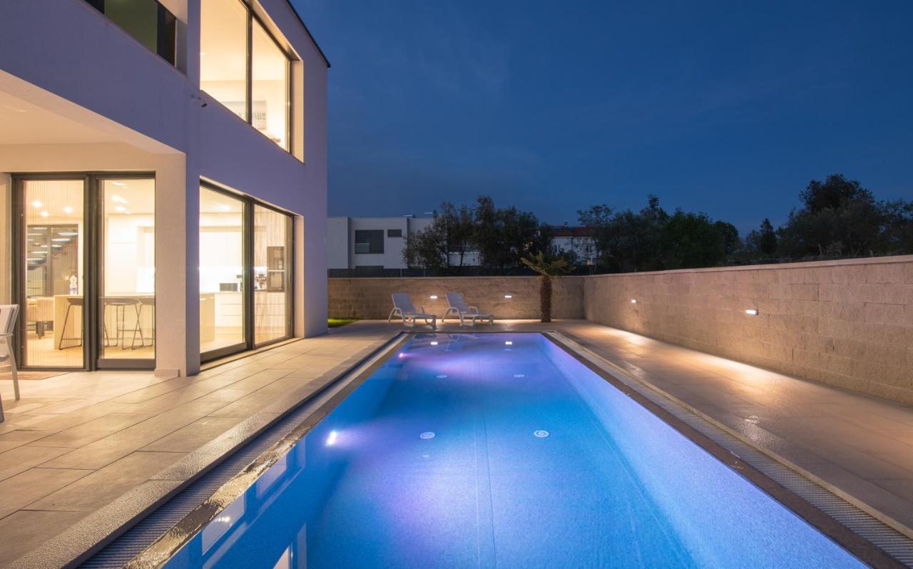 Luxury Villa Weiss - Malinska - Heated Pool - Central Floor Heating In Winter Екстер'єр фото