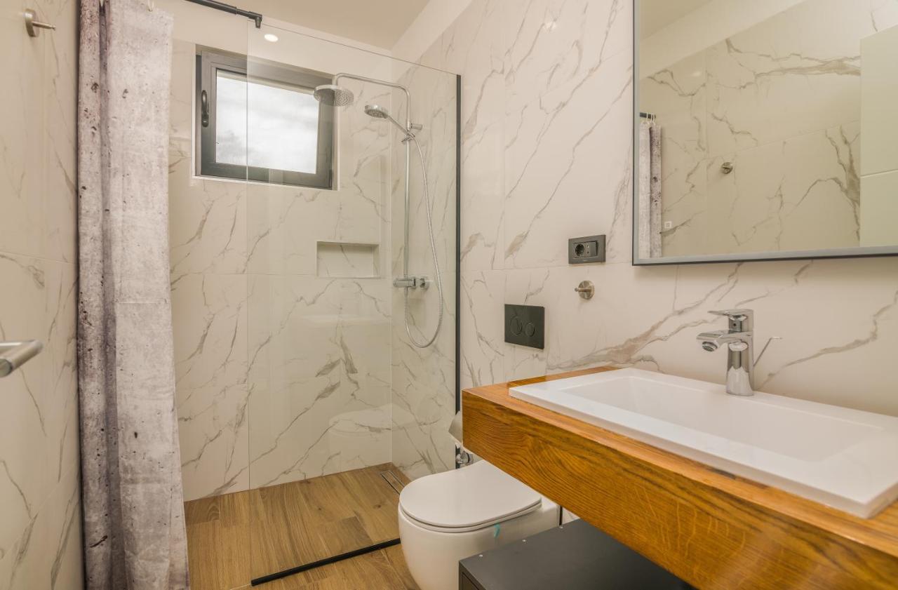 Luxury Villa Weiss - Malinska - Heated Pool - Central Floor Heating In Winter Екстер'єр фото