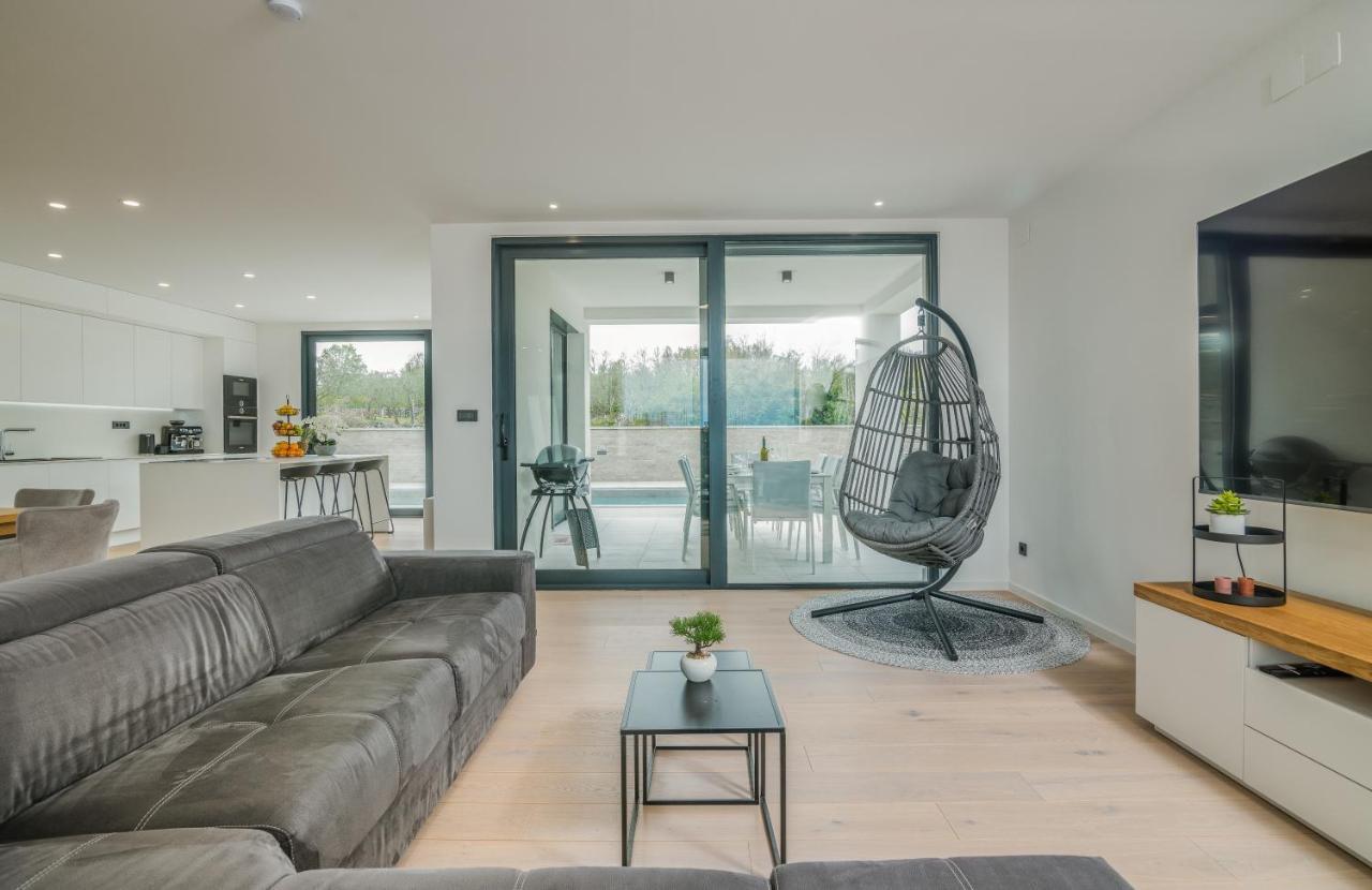 Luxury Villa Weiss - Malinska - Heated Pool - Central Floor Heating In Winter Екстер'єр фото