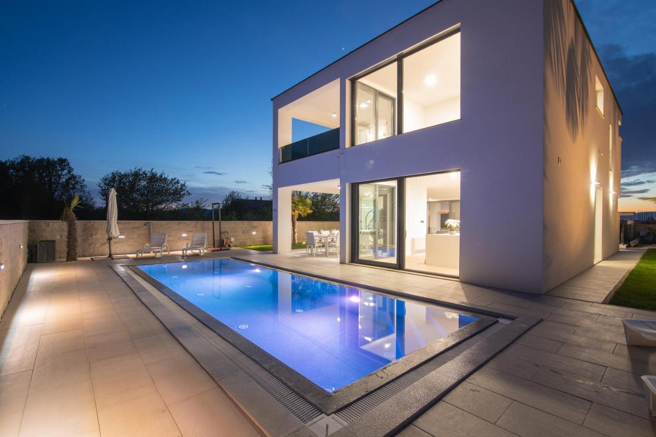 Luxury Villa Weiss - Malinska - Heated Pool - Central Floor Heating In Winter Екстер'єр фото