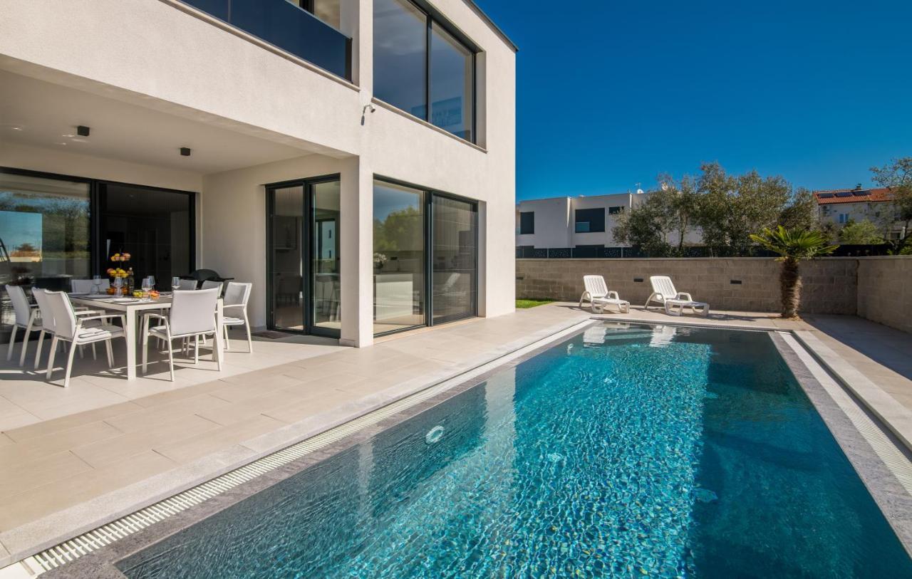 Luxury Villa Weiss - Malinska - Heated Pool - Central Floor Heating In Winter Екстер'єр фото