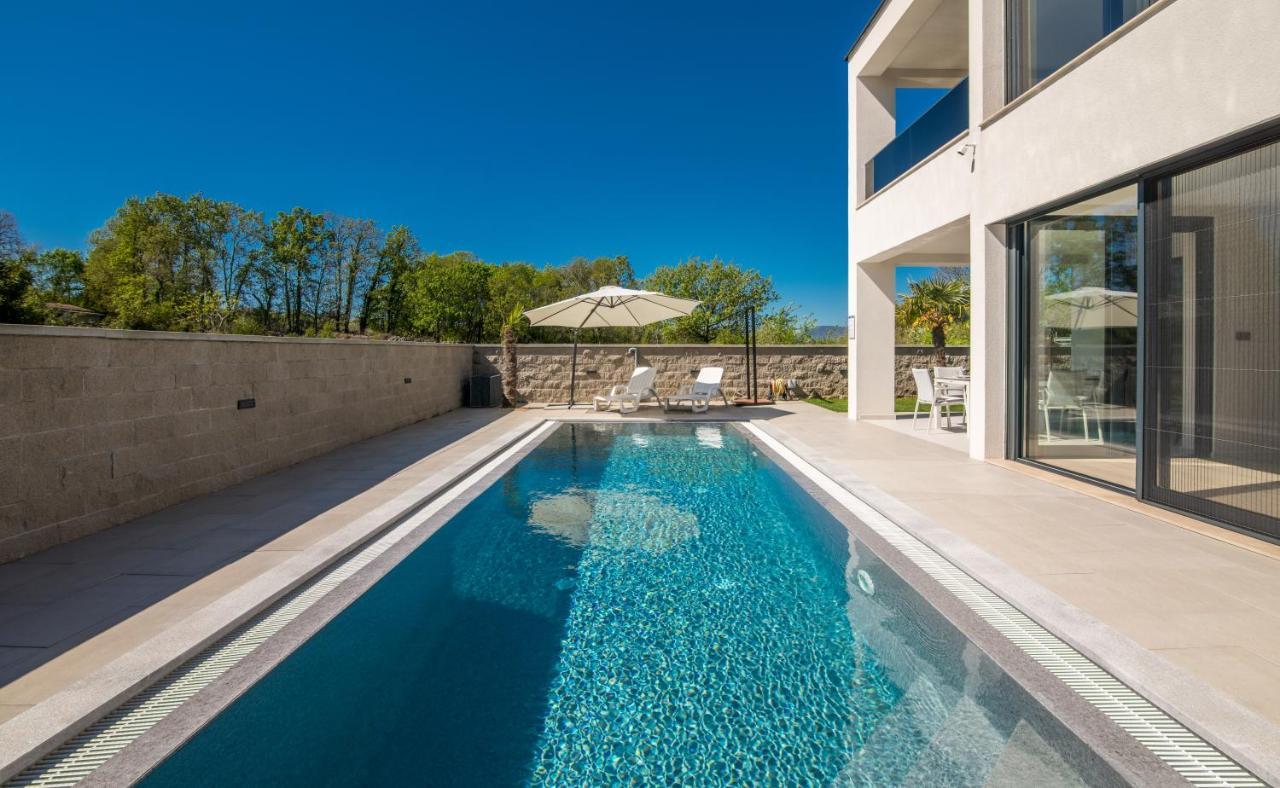 Luxury Villa Weiss - Malinska - Heated Pool - Central Floor Heating In Winter Екстер'єр фото