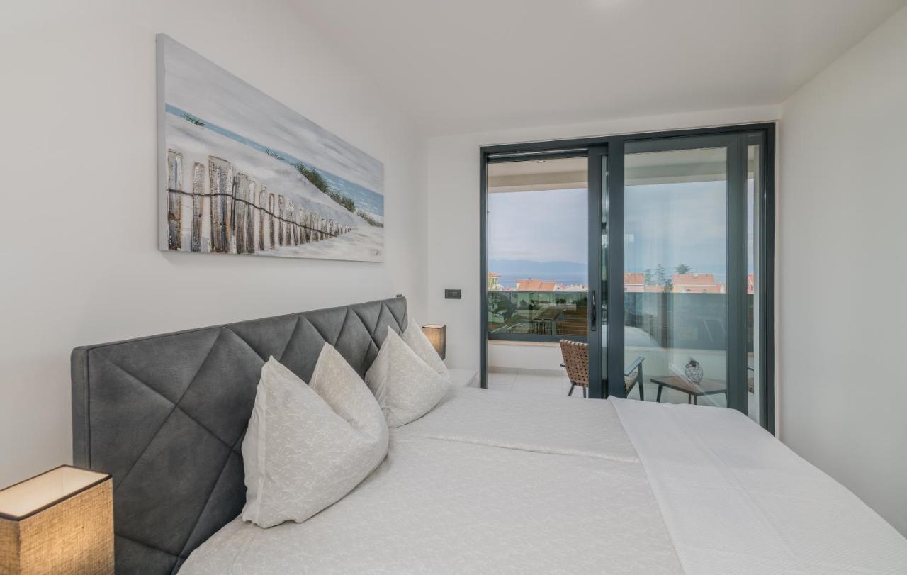 Luxury Villa Weiss - Malinska - Heated Pool - Central Floor Heating In Winter Екстер'єр фото