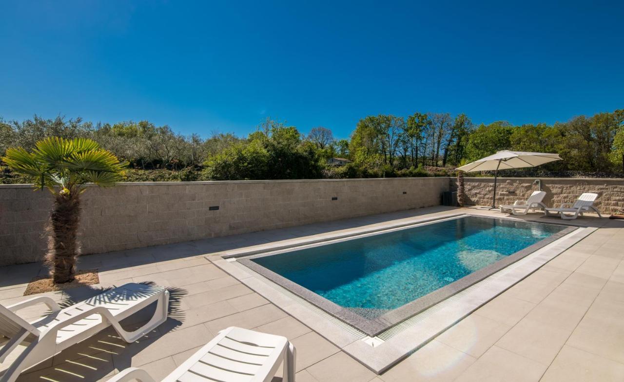 Luxury Villa Weiss - Malinska - Heated Pool - Central Floor Heating In Winter Екстер'єр фото