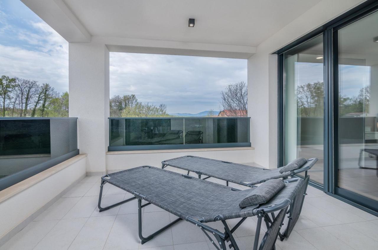Luxury Villa Weiss - Malinska - Heated Pool - Central Floor Heating In Winter Екстер'єр фото
