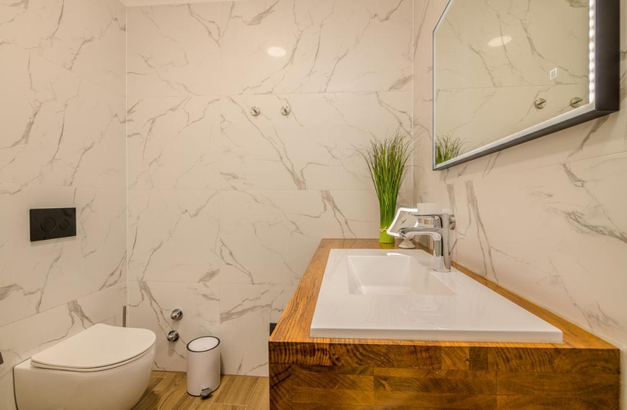 Luxury Villa Weiss - Malinska - Heated Pool - Central Floor Heating In Winter Екстер'єр фото