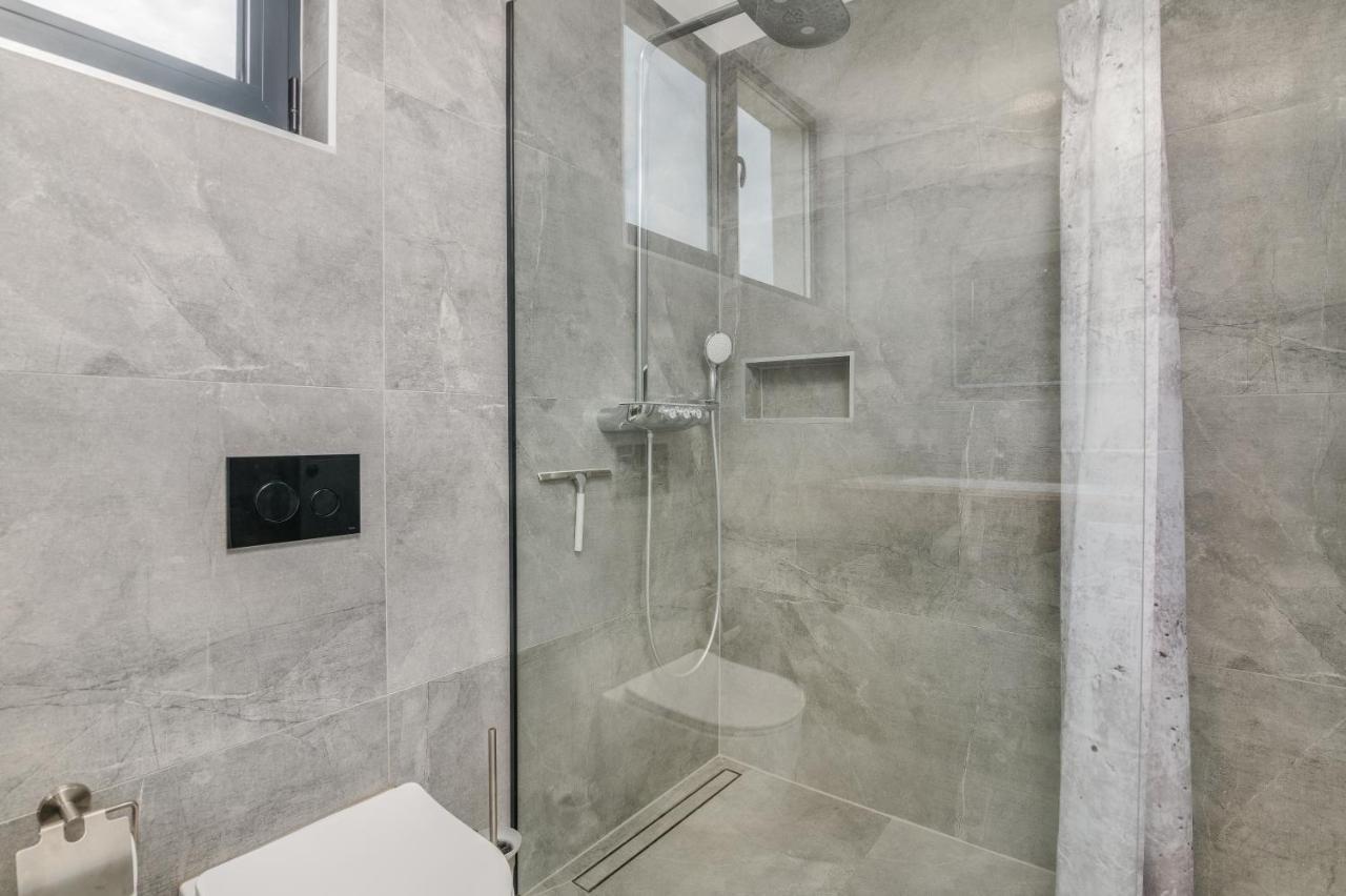 Luxury Villa Weiss - Malinska - Heated Pool - Central Floor Heating In Winter Екстер'єр фото