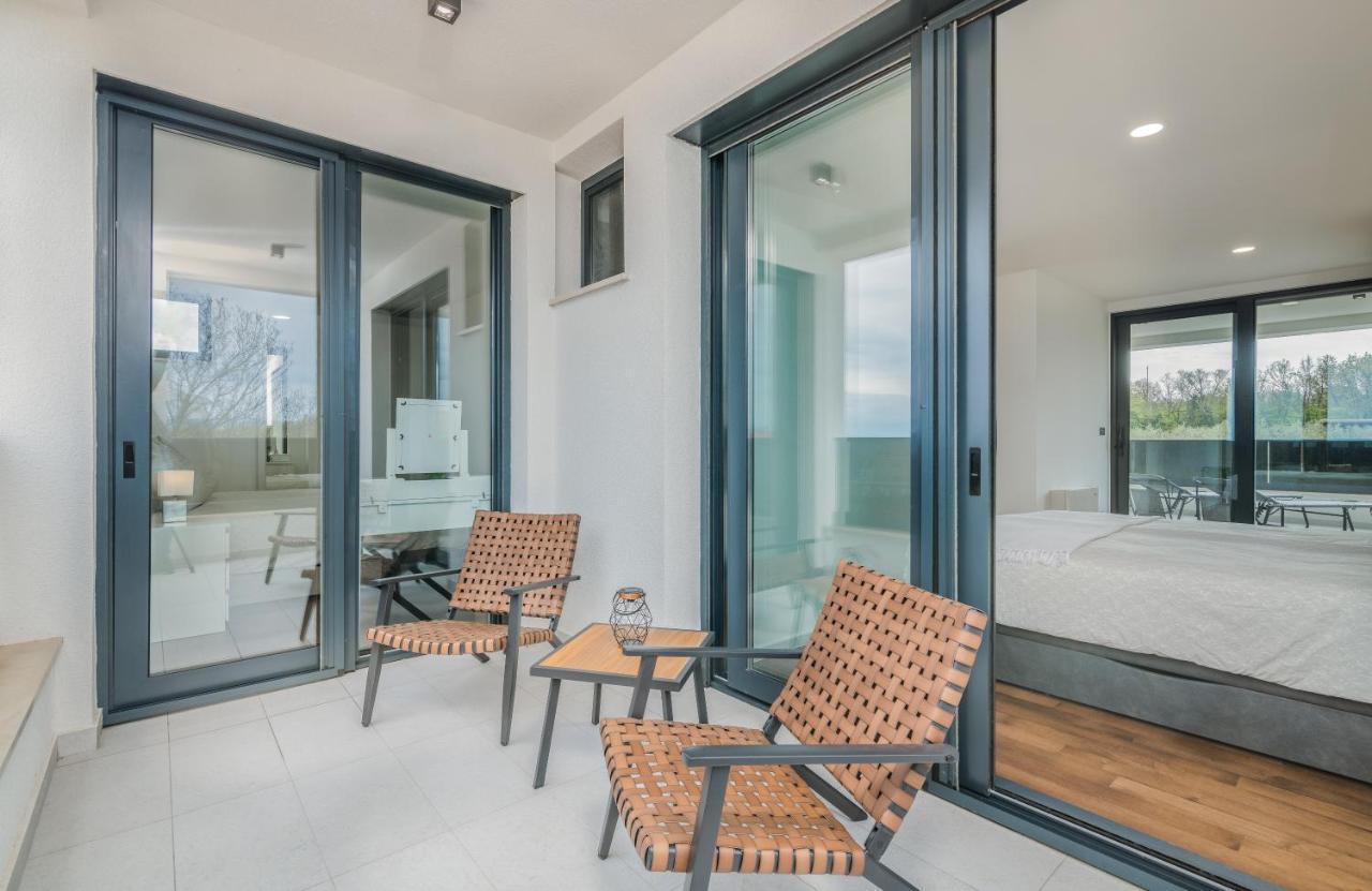 Luxury Villa Weiss - Malinska - Heated Pool - Central Floor Heating In Winter Екстер'єр фото