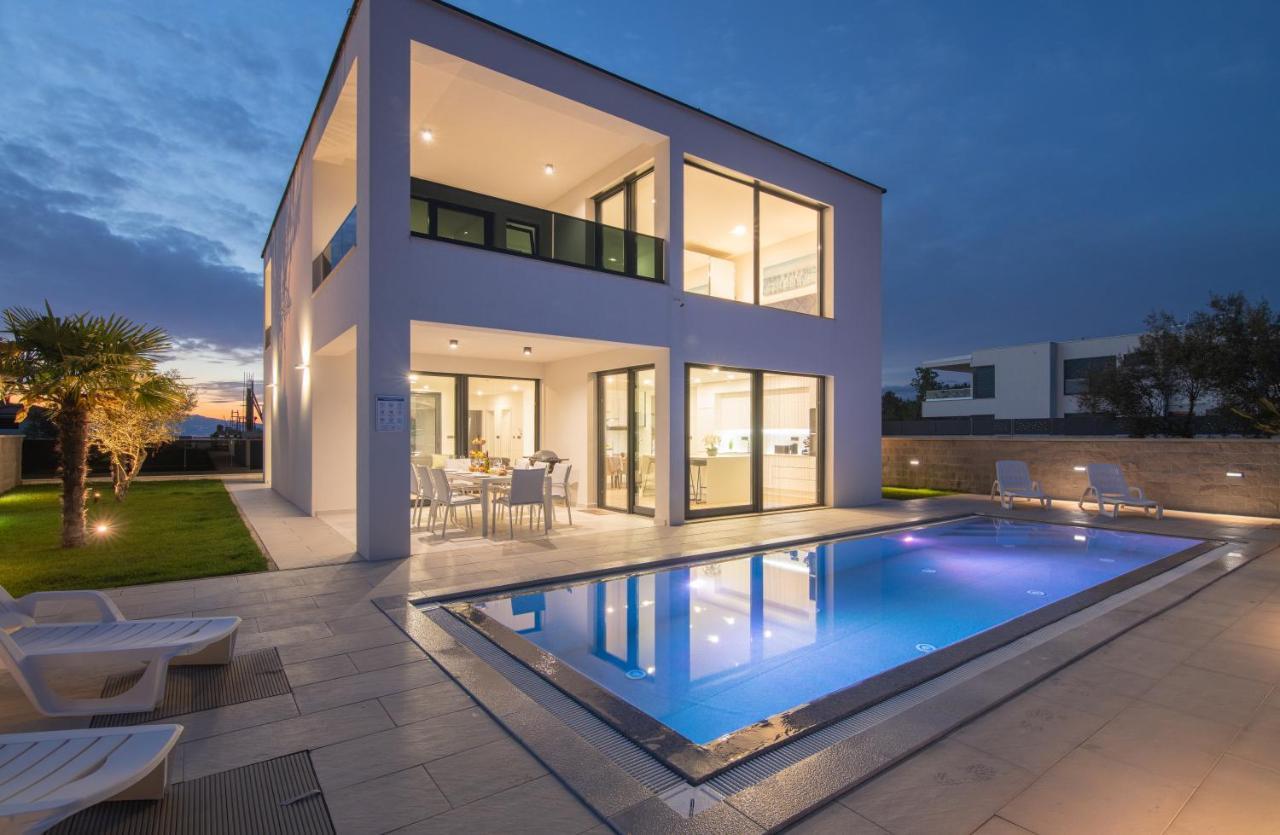 Luxury Villa Weiss - Malinska - Heated Pool - Central Floor Heating In Winter Екстер'єр фото